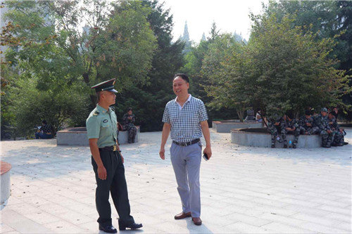 2016091410585811.jpg 九游会官网领导视察2016级新生军训工作