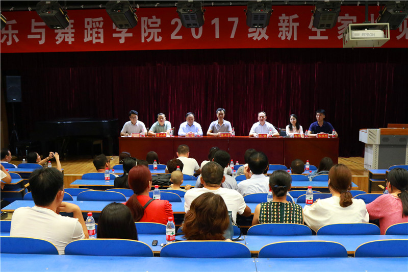 2017091110291880.jpg 九游会官网圆满完成2017级迎新工作