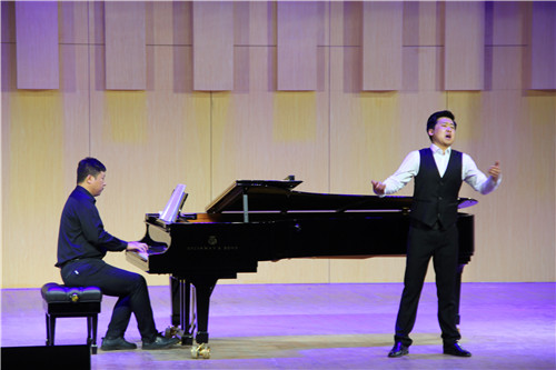2016061208542713.jpg 九游会官网青年教师冯志东个人独唱音乐会亮相音乐厅