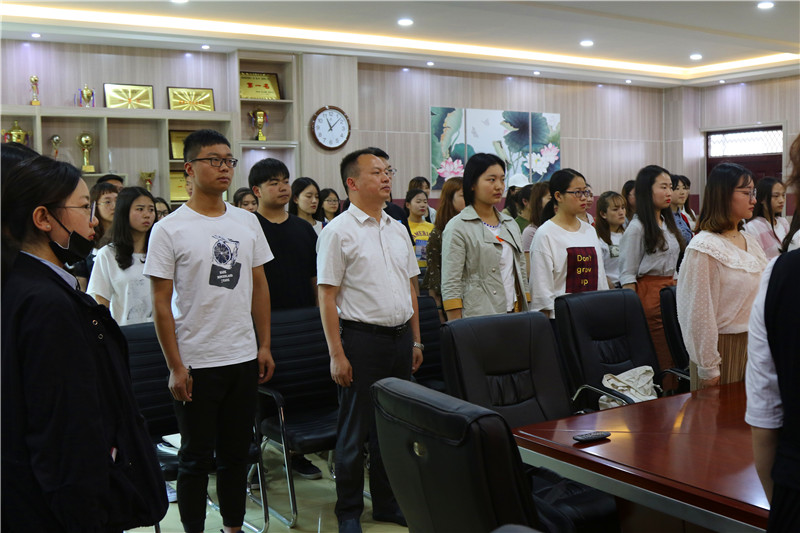 2018050709005513.jpg 九游会官网师生观看纪念马克思诞辰200周年大会