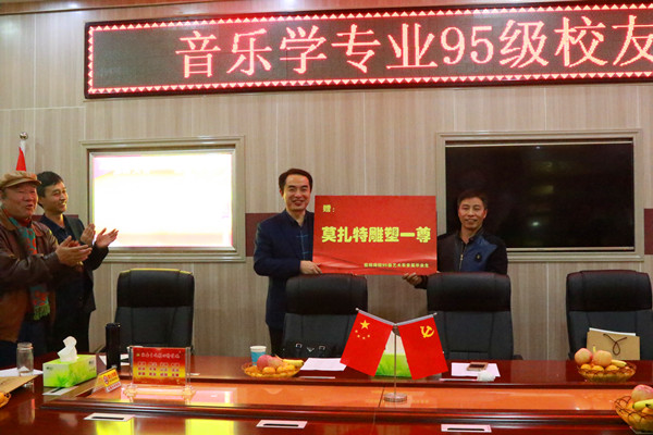 2017111416052510.jpg 九游会官网95级校友毕业二十周年回母校团聚