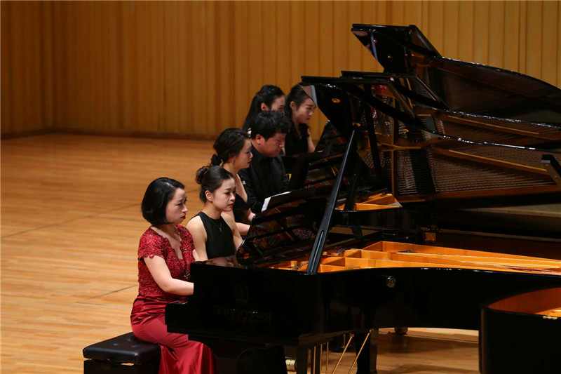 九游会官网钢琴师生参演珠江凯撒堡之夜”中国钢琴作品大型音乐会