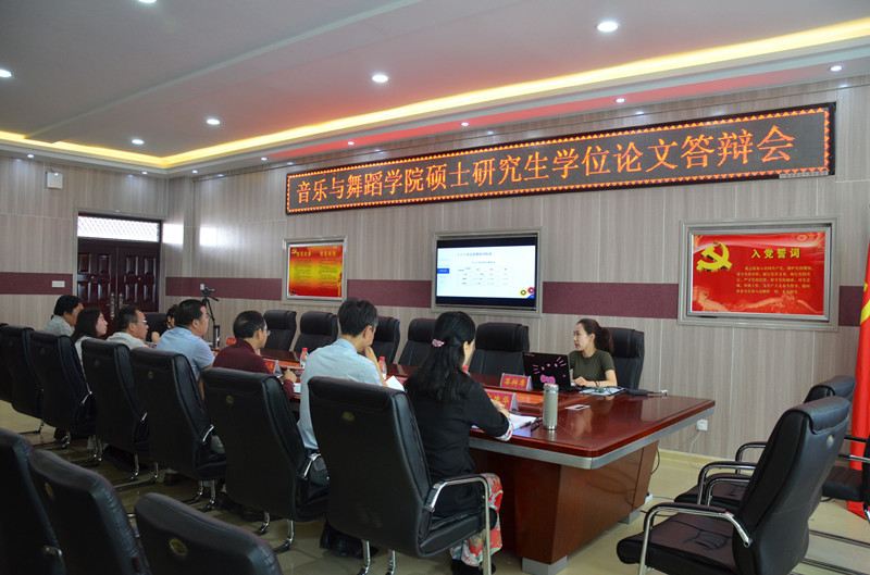 2017053107054033.jpg 九游会官网举行2017届硕士研究生毕业论文答辩会