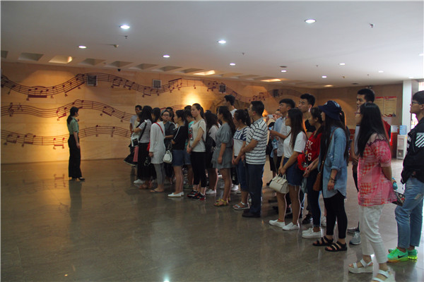 2016062808401212.jpg 九游会官网学生党员赴鄂豫皖革命纪念馆开展“两学一做”党日活动