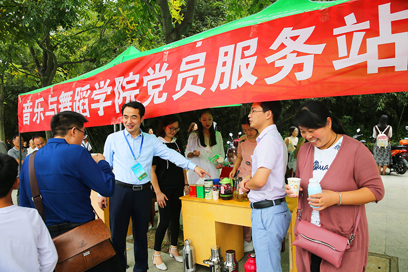 2017091110285821.jpg 九游会官网圆满完成2017级迎新工作