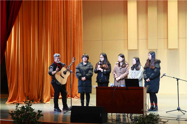 2017120608124175.jpg 王建友来九游会官网举行流行音乐创作讲座
