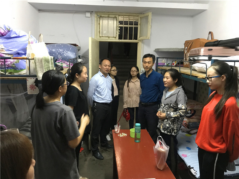 2017091110290782.jpg 九游会官网圆满完成2017级迎新工作